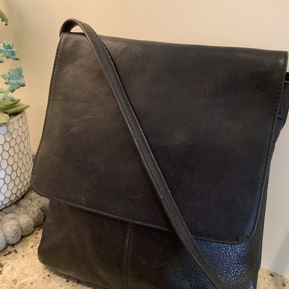 Le Donne Black Leather Flap Over Crossbody Bag - Picture 2 of 11